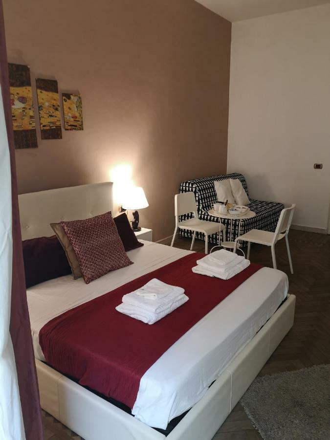 Domus Luigi Leone Bed and Breakfast Neapel Exteriör bild